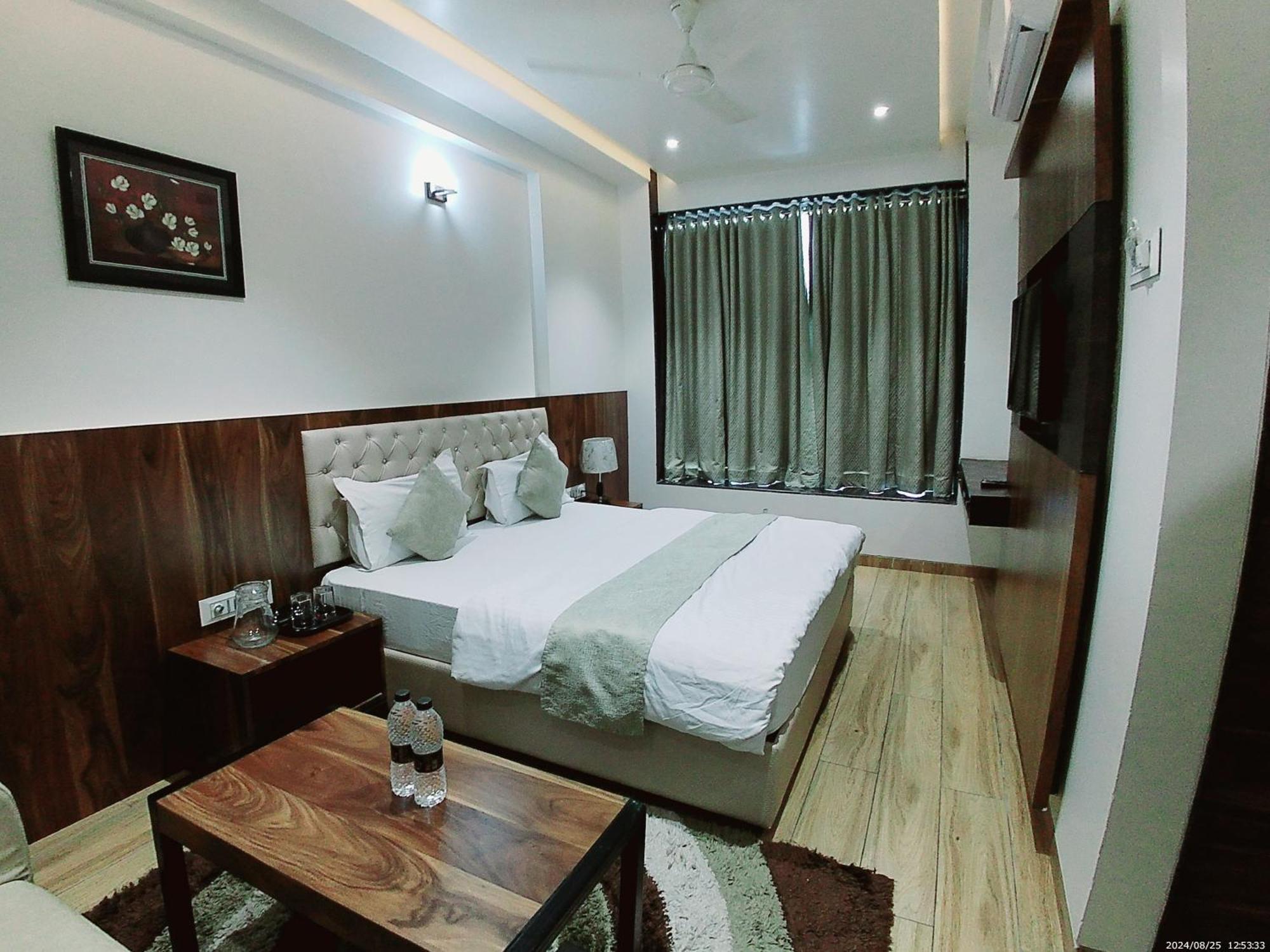 Hotel Sai Pratik, Newly Built Up, Complimentary Shuttle To The Temple Shirdi Buitenkant foto