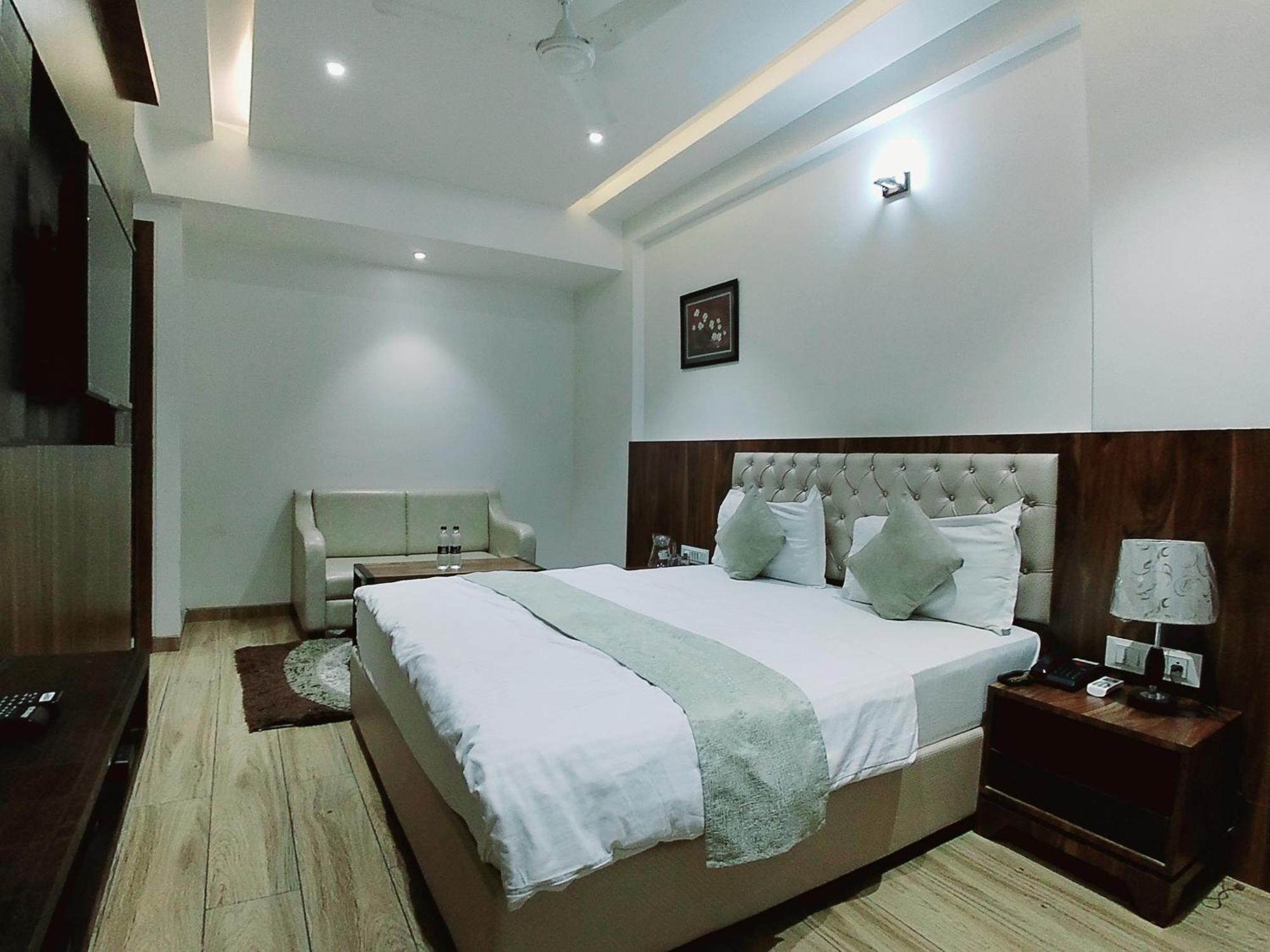 Hotel Sai Pratik, Newly Built Up, Complimentary Shuttle To The Temple Shirdi Buitenkant foto