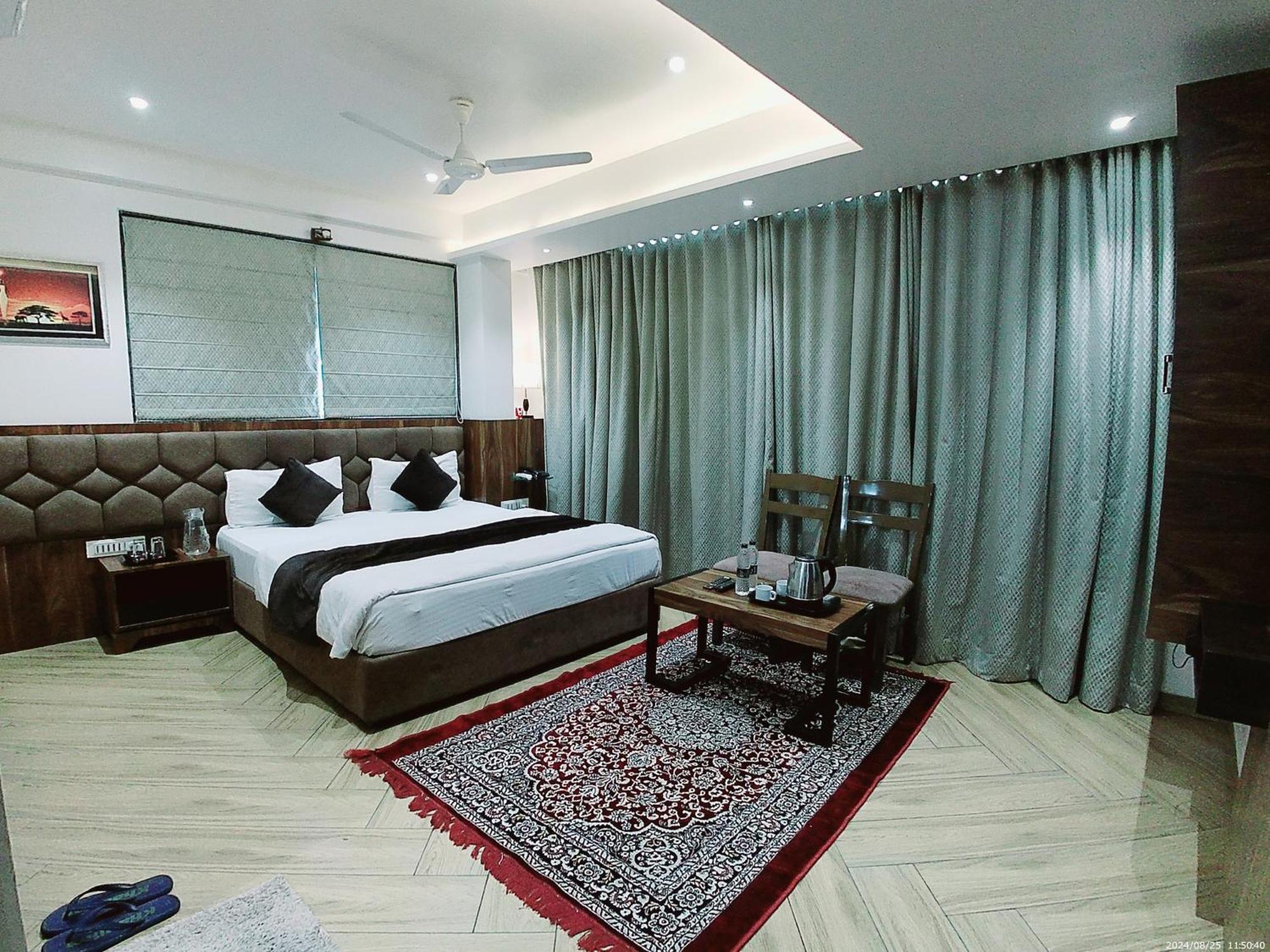 Hotel Sai Pratik, Newly Built Up, Complimentary Shuttle To The Temple Shirdi Buitenkant foto