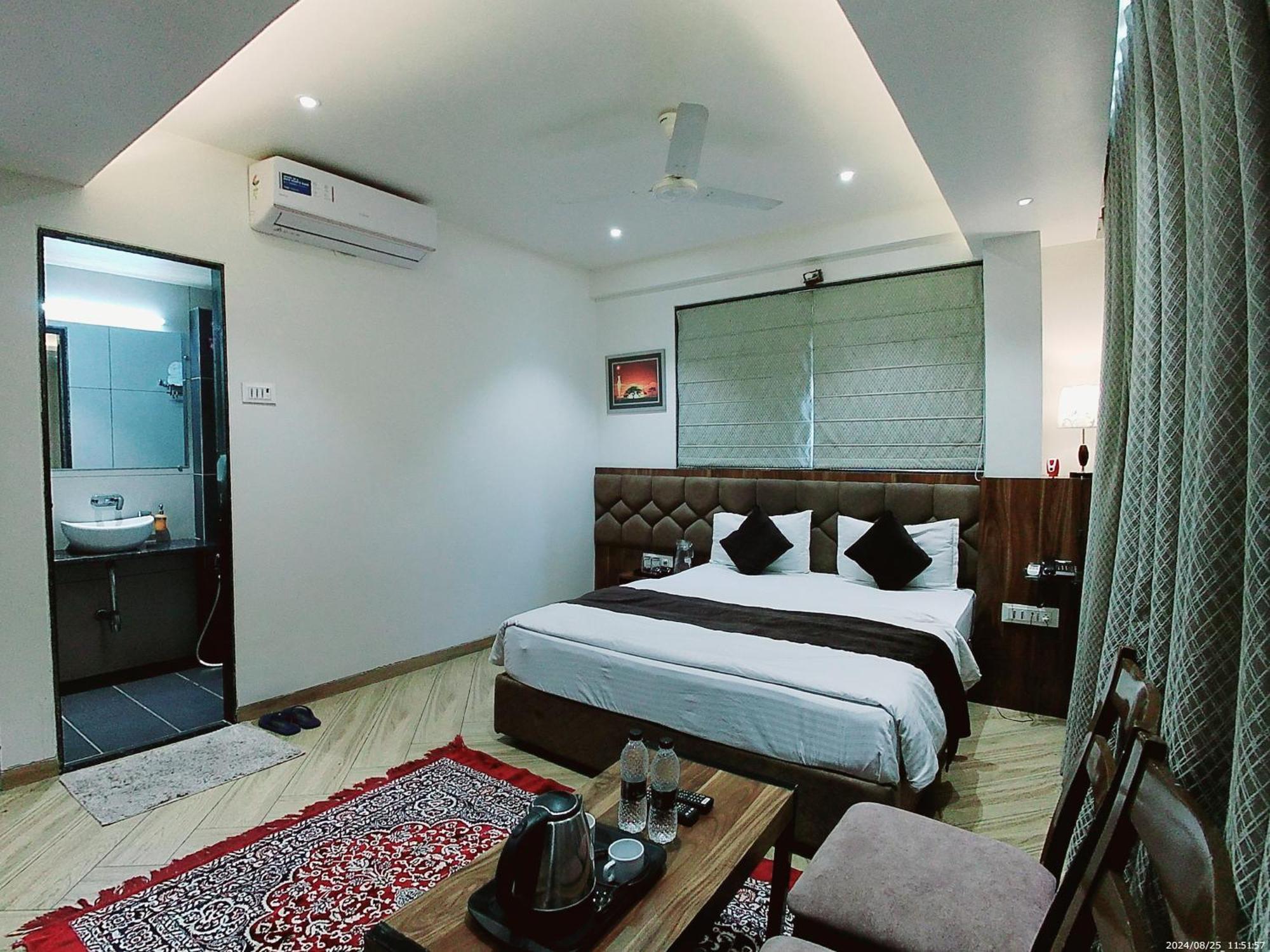 Hotel Sai Pratik, Newly Built Up, Complimentary Shuttle To The Temple Shirdi Buitenkant foto